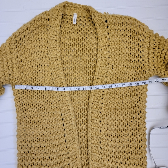 Oversized Chunky Knit Cardigan - Picture 5 of 10